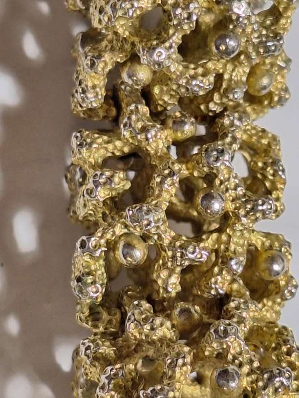 Lovely chunky gold toned bracelet