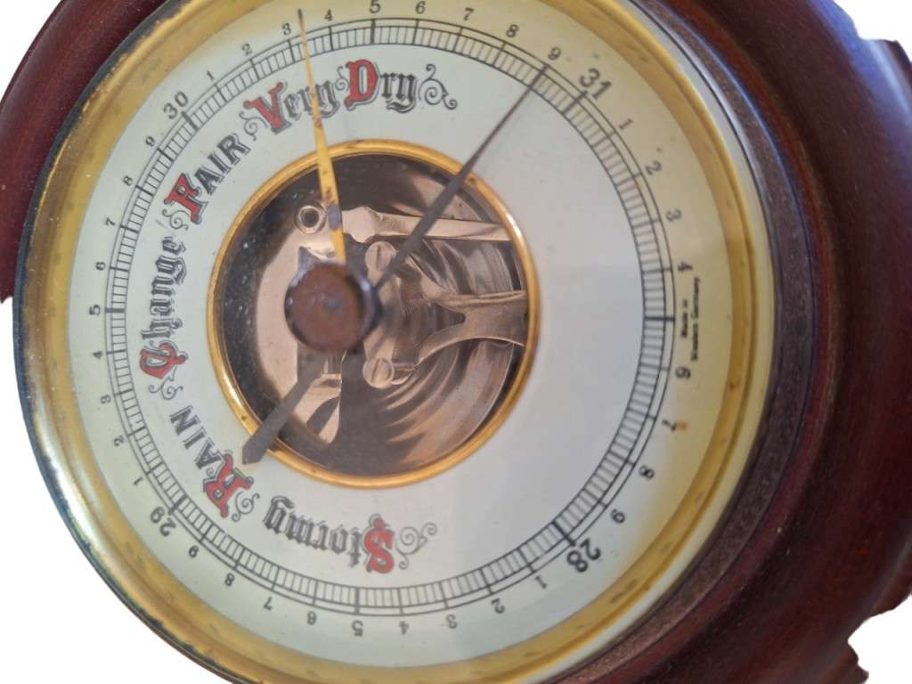 Shipwheel shaped barometer