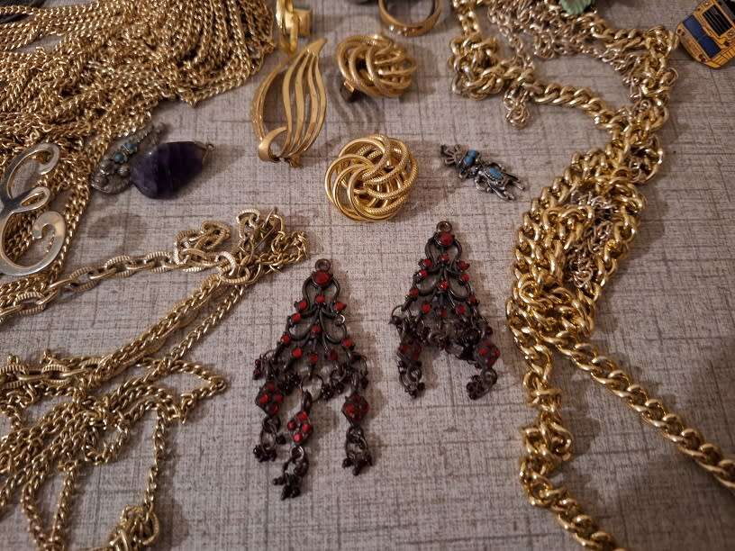 Jewellery box with loads of jewellery