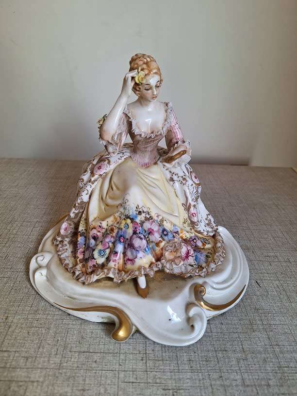 Stunning Dresden figurine