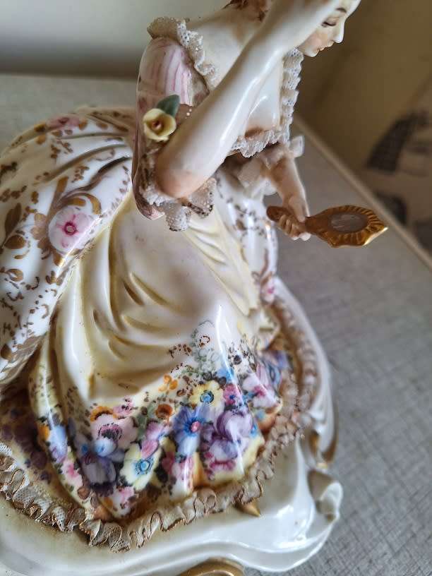 Stunning Dresden figurine