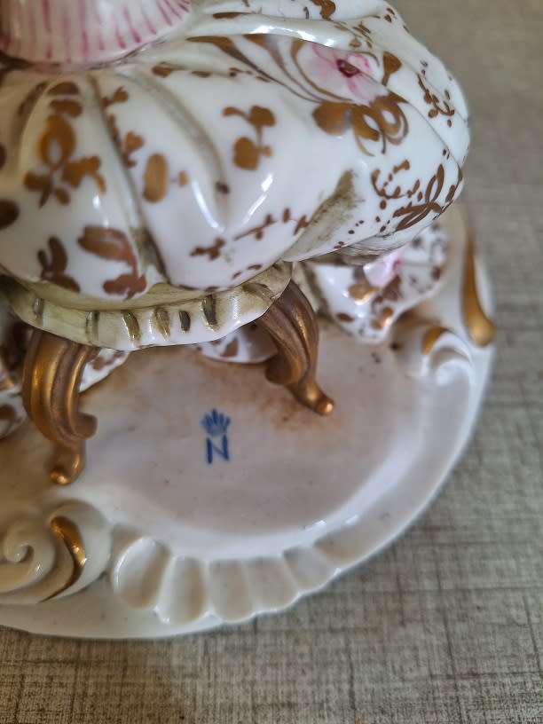 Stunning Dresden figurine