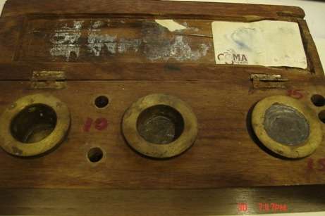 INTERESTING BRASS WEIGHTS IN WOODEN BOX