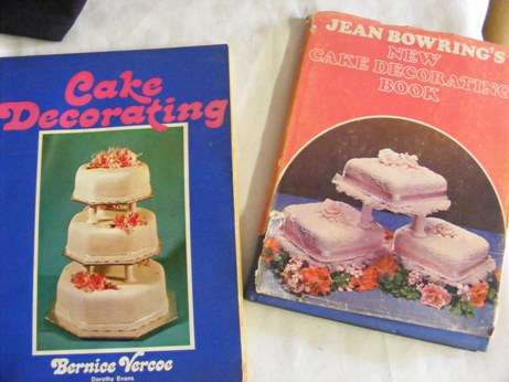 2 CAKE DECORATING BOOKS