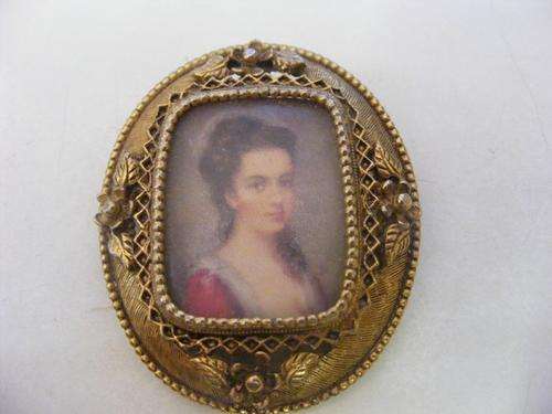 ANTIQUE/VINTAGE FLORENZA BROCCH