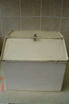 OLD BREAD BIN