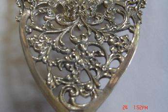 DON'T MISS OUT ON THIS STUNNING CAKE LIFTER