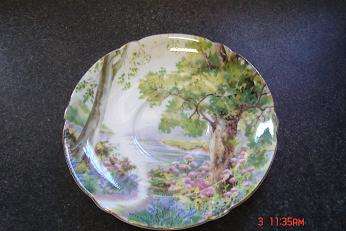 ADD THIS STUNNING SHELLEY SAUCER TO YOUR COLLECTION