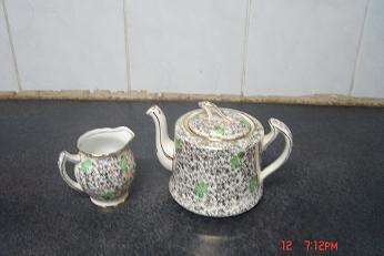STUNNING TEAPOT AND MILK JUG R1.00 NO RESERVE