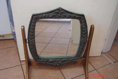 TABLE MIRROR WITH STUNNING VINTAGE LOOKING FRAME