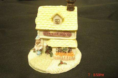 PRETTY HOUSE ORNAMENT