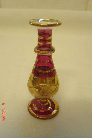 STUNNING LITTLE DECORATIVE VASE