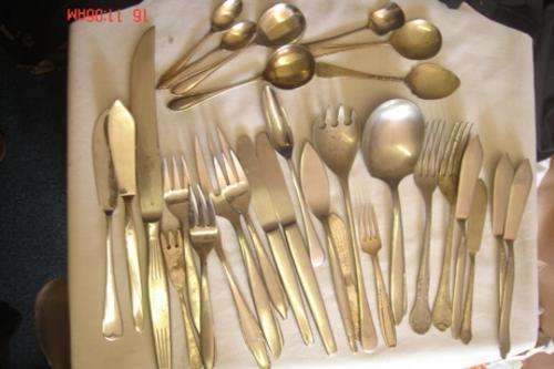 COLLECTION OF ODD CUTLERY