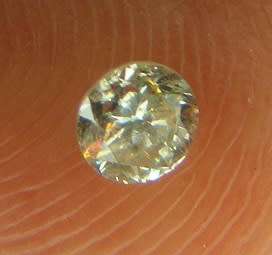 DIAMOND  - 0.11 CARAT TOP LIGHT BROWN, I1  ROUND BRILLIANT DIAMOND 3.05 x1.79mm