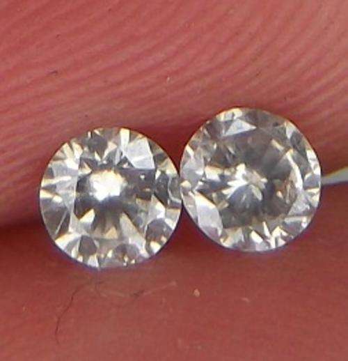 Beautiful Round Brilliant Cut Diamond Pair Top Light Brown 0.25Tcts, SI1