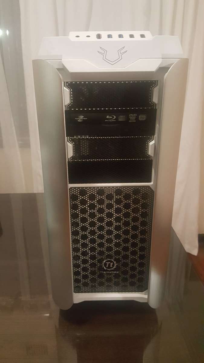 Massive Gaming Machine!! i7, Massive Case! Plays Any Game