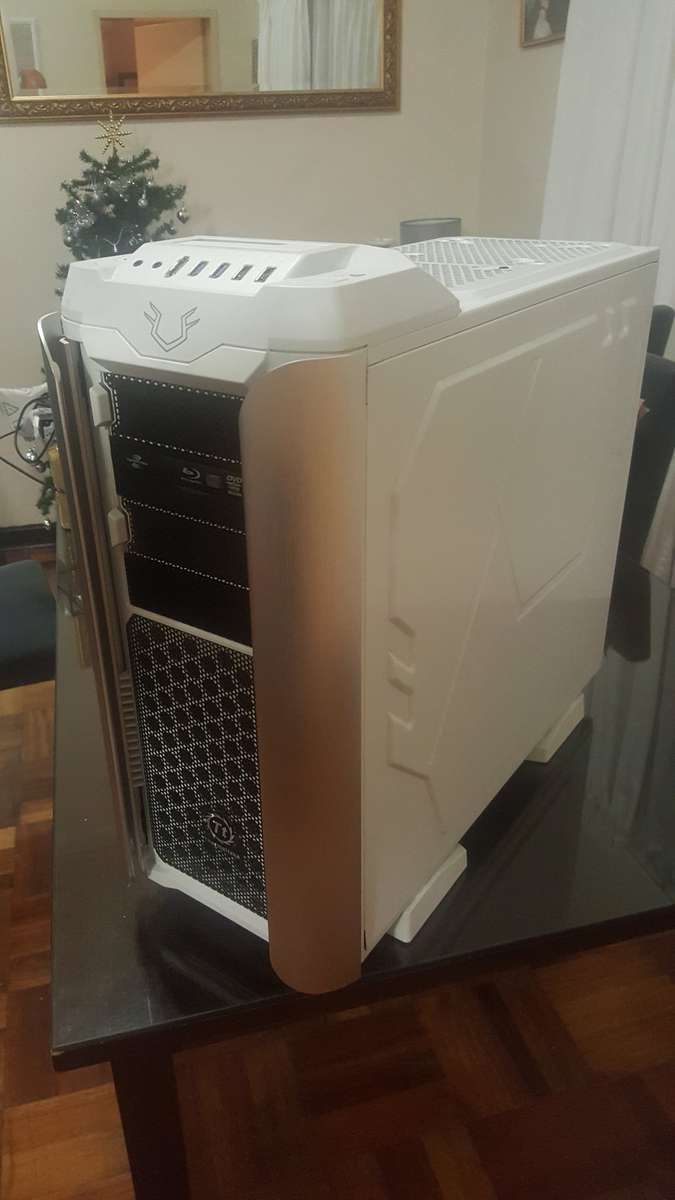 Massive Gaming Machine!! i7, Massive Case! Plays Any Game
