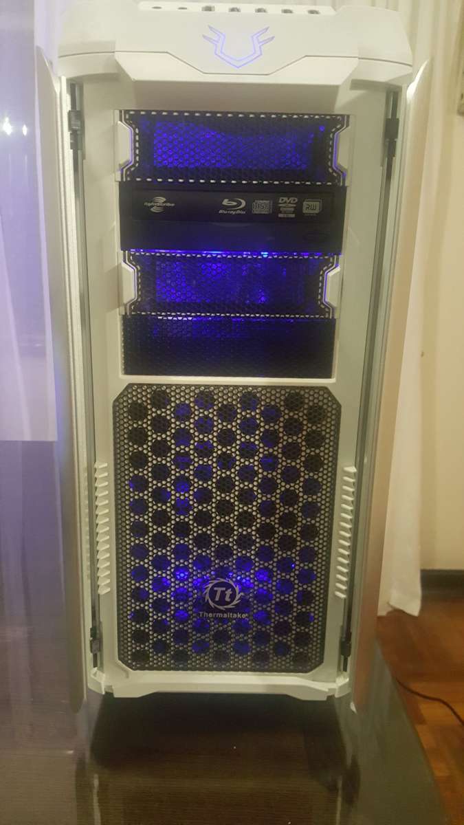 Massive Gaming Machine!! i7, Massive Case! Plays Any Game