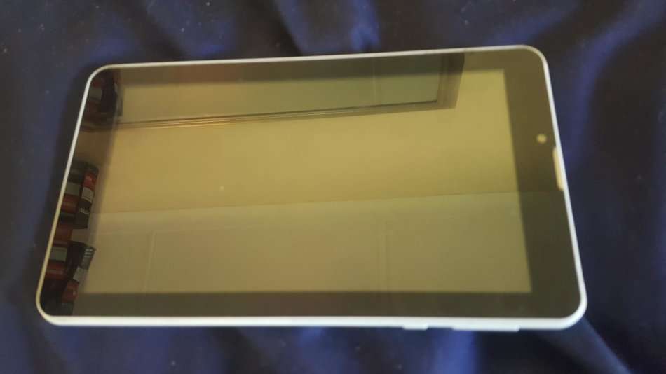 2 x 7" Tablets. 1 x IClick Kids Tablet, 1 x Idroid White Tablet. PLEASE READ!!