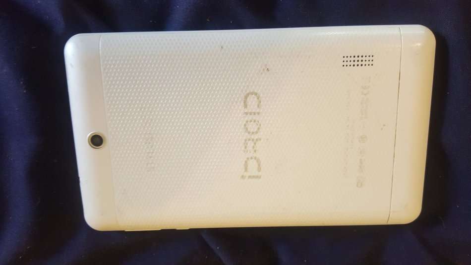 2 x 7" Tablets. 1 x IClick Kids Tablet, 1 x Idroid White Tablet. PLEASE READ!!