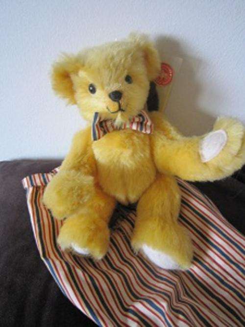 MERRYTHOUGHT " BEAR IN A BAG " LIMITED EDITION 49 OF 500.