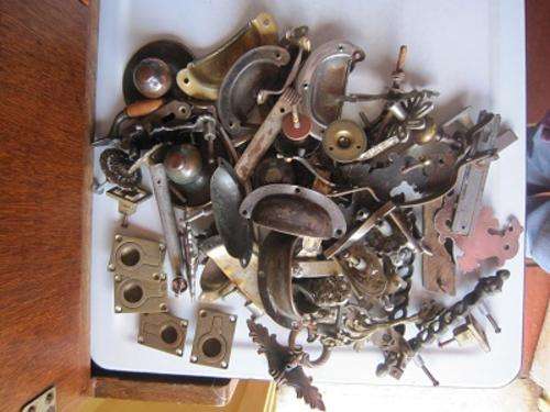 MIXED LOT OF HANDLES FOR CUPBOARDS AND DRAWERS  ITEM NO 114