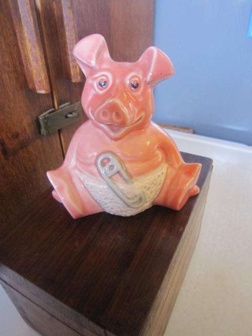WADE PIGGY BANK  ITEM NO 653