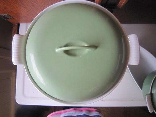 1930-60'S F E DESCOWARE ENAMEL AND CAST IRON 7 PIECE COOKWARE SET  ITEM NO 734