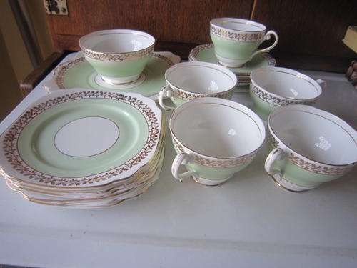 PART TEA SET ROYAL STANDARD  LOVELY  ITEM NO 768