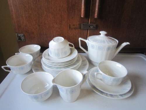 RETRO PONTESA PART TEA SET WITH DELICATE SNOWFLAKE DESIGN  ITEM NO 984