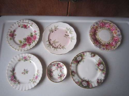 ROYAL ALBERT COLLECTION OF SIDE PLATES AND SMALL PIN TRAY  ITEM NO 2041