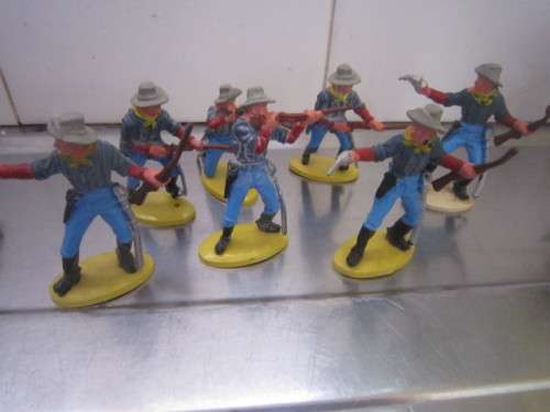 HANDPAINTED "BRITAINS" AMERICAN ARMY AND RED INDIANS  ITEM NO 2058