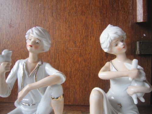 2 CAPO-DI-MONTE BEAUTIFUL MIXED MEDIUM FIGURINES  ITEM NO 2145/46