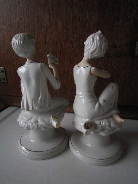 2 CAPO-DI-MONTE BEAUTIFUL MIXED MEDIUM FIGURINES  ITEM NO 2145/46