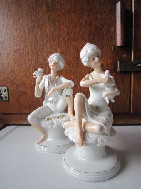 2 CAPO-DI-MONTE BEAUTIFUL MIXED MEDIUM FIGURINES  ITEM NO 2145/46