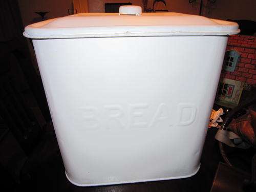 Enamel Breadbin