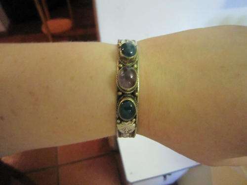 Silver bangle set with agates & amethist