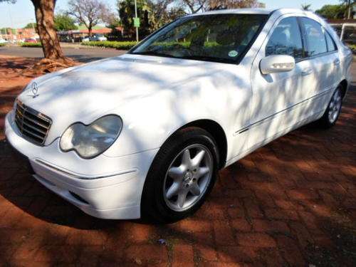 2002 MERCEDES BENZ C270 ELEGANCE BOOK R105000