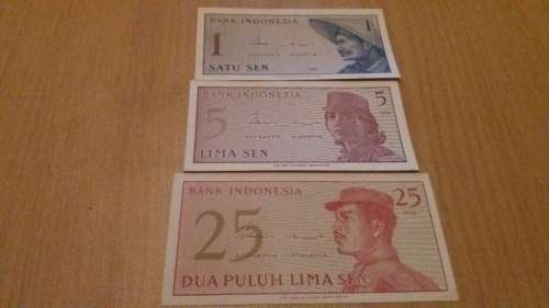 ** Nice Lot Of 17 International Bank Notes. One Bid For All. Please See All Pictures **