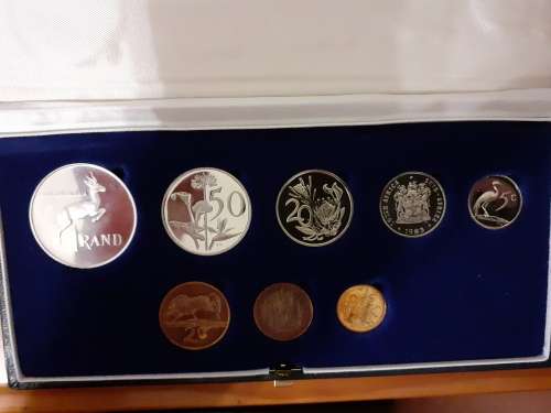 ** Beautiful 1983 Short Proof Set With Silver R1 **