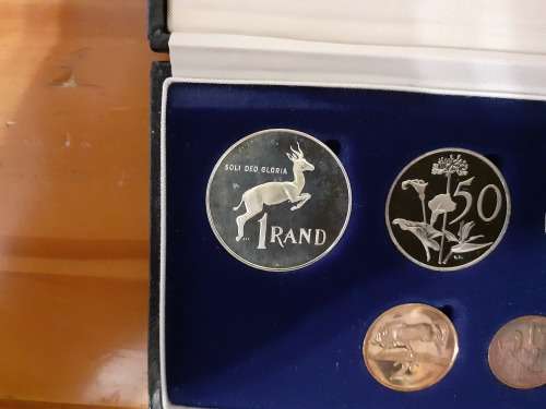 ** Beautiful 1983 Short Proof Set With Silver R1 **