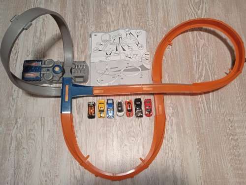 Hotwheels and track