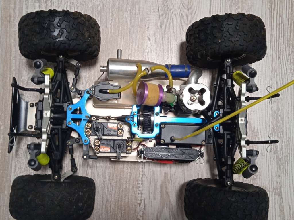 1/10 4wd Thunder Tiger Nitro Truck