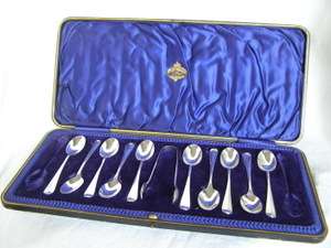 Hallmarked Silver BOXED TEASPOON SET with Sugar Tongs - Sheffield 1905/7