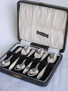 Hallmarked Silver BOXED TEASPOON SET - Sheffield 1947