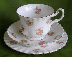 Royal Albert TRIO - Forget-Me-Not Rose