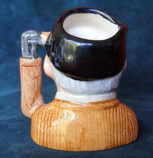Royal Doulton MINIATURE CHARACTER JUG - Golfer