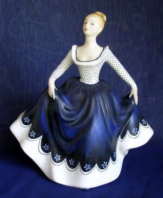 Royal Doulton FIGURINE - Lisa HN2310