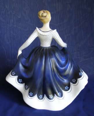 Royal Doulton FIGURINE - Lisa HN2310