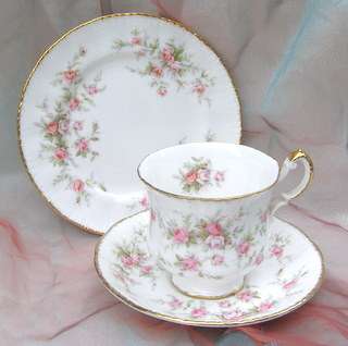 PARAGON Victoriana Rose Trio  **Pretty**